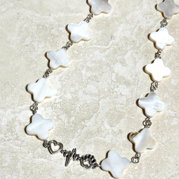 White Mother of Pearl Clover Beaded Short Necklace +Paw Print Heart Beat Pendant - Picture 4 of 13
